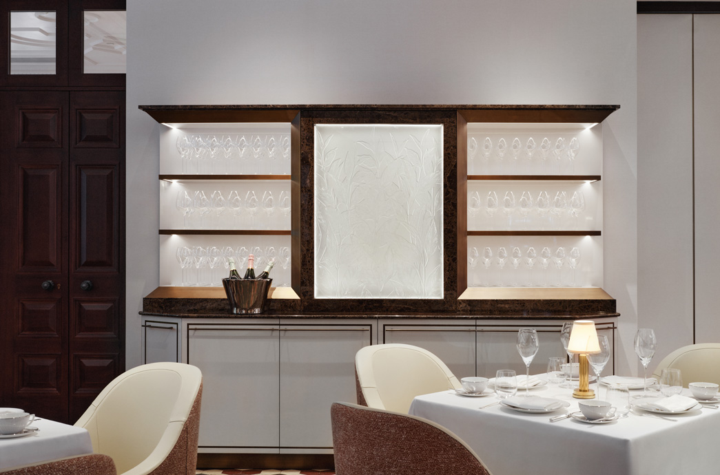 Tea Rooms table and shelf with champagne glasses