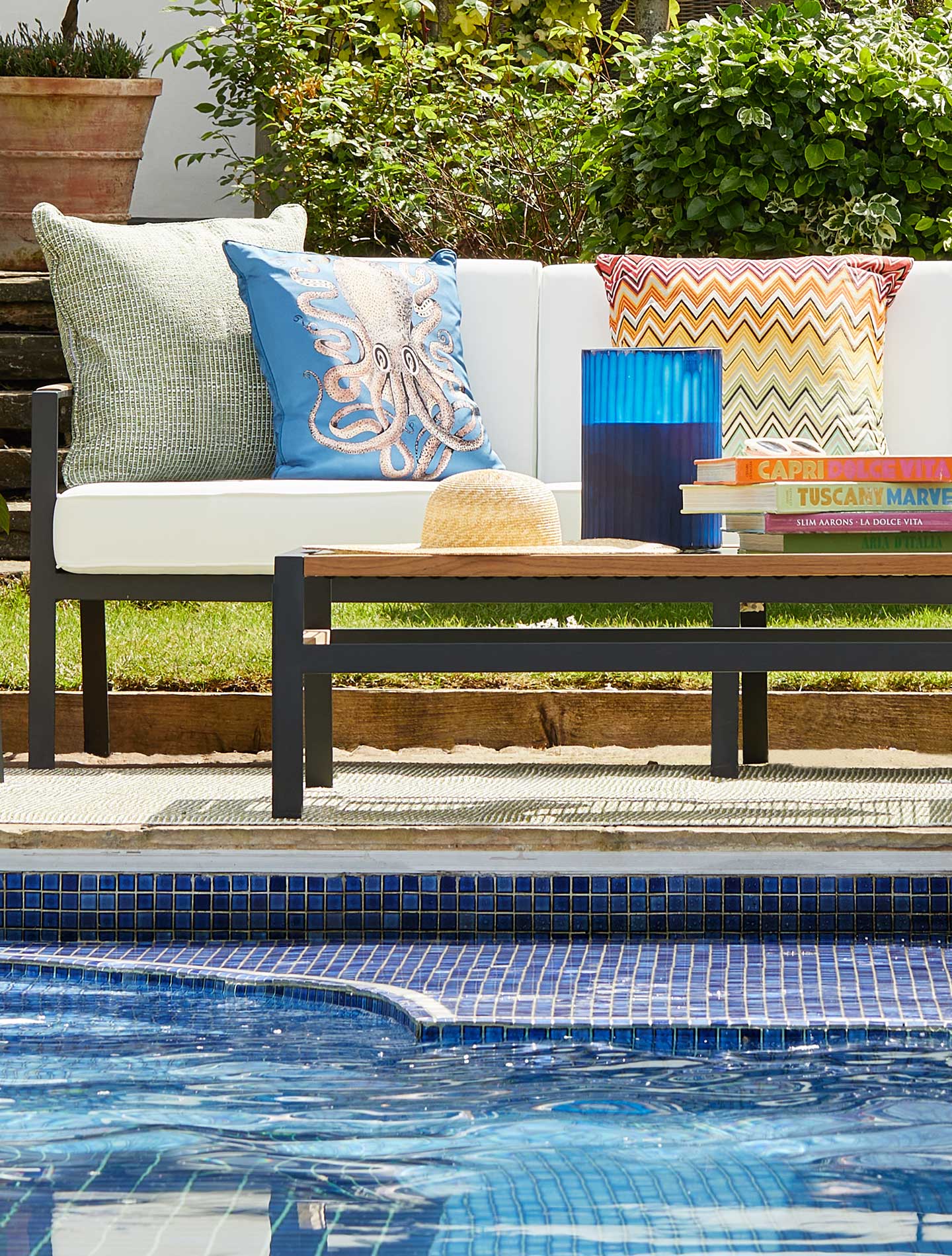 Garden Furniture infront of pool