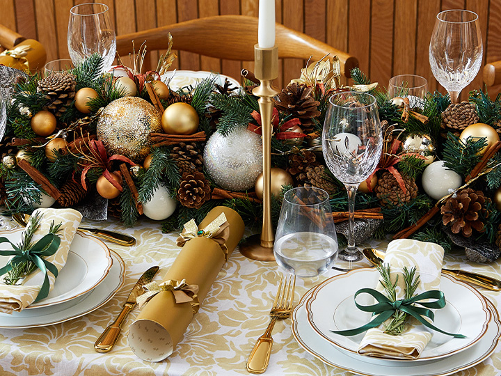 How to Decorate Your Table for Christmas