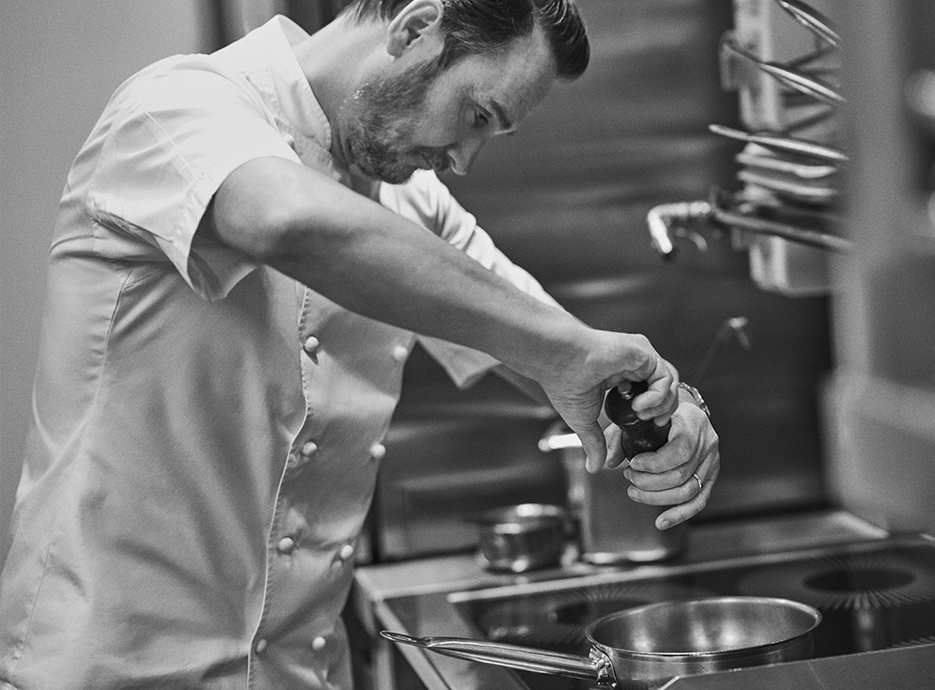 Detail of chef Jason Atherton working in the kitchen